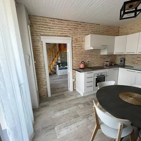 Maisonnette Amiral Mouly A L'aiguillon *